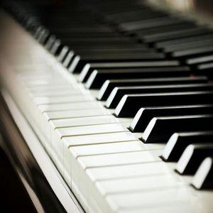 新婚夜被强伦无删减版
